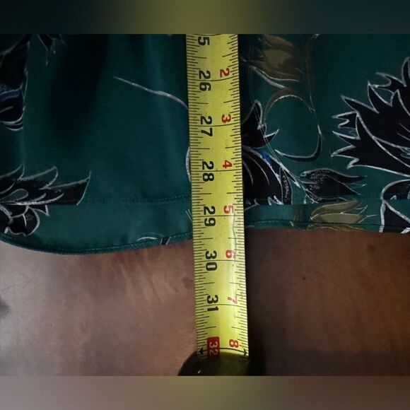 CAbi 3276 Green Zoe Falling Flowers Peplum Top Size Medium - Picture 14 of 14